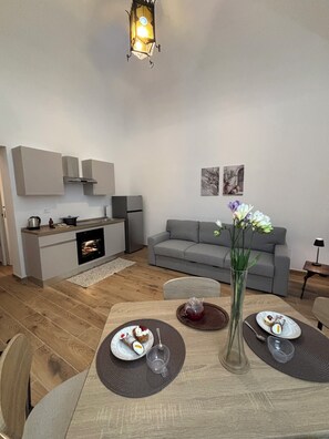 TV - Dimidiuim suites apartment a stone's throw from the center of Palermo. (Palermo)