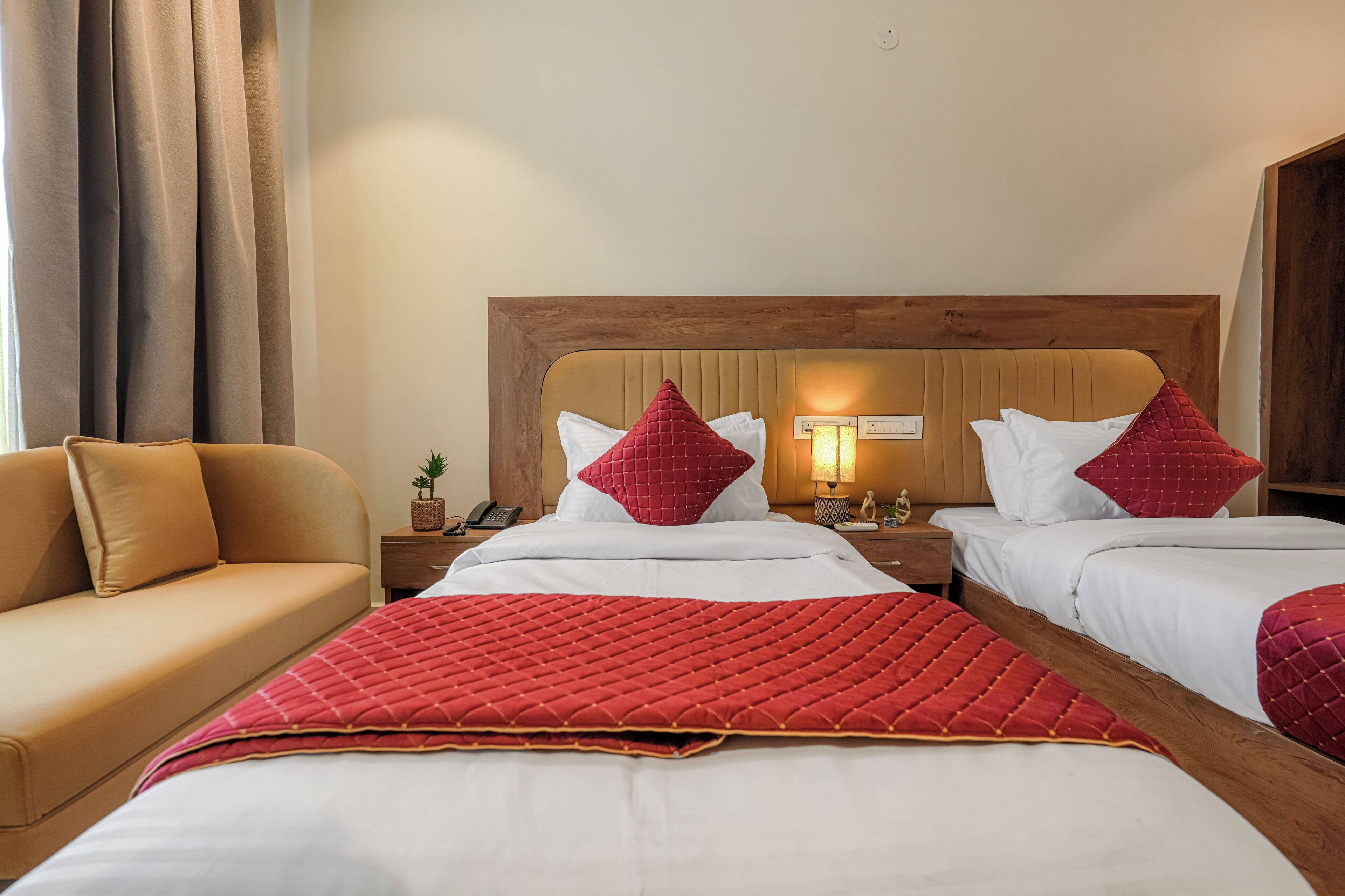 Executive Twin Room, City View | Desk, laptop workspace, free WiFi