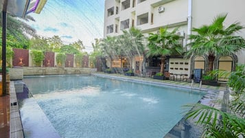 Kolam renang outdoor