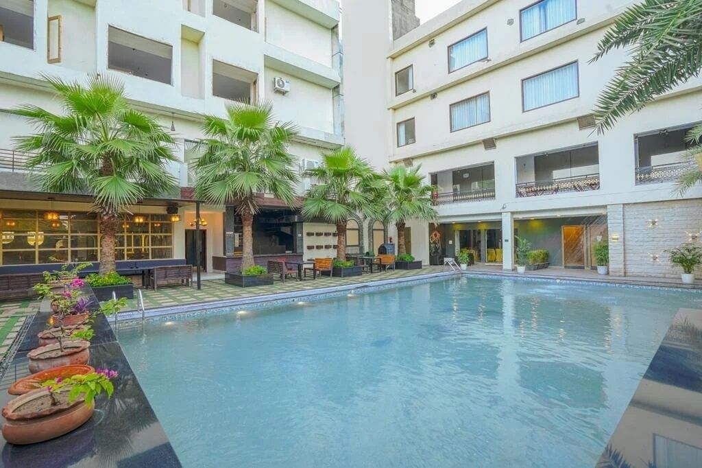 Kolam renang outdoor