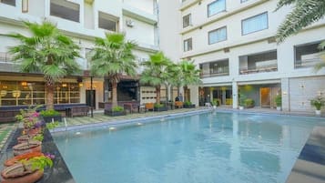 Kolam renang outdoor