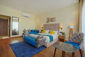 Desk, laptop workspace, free WiFi - Hotel Escala - Near Golden Gate Amritsar (Amritsar)