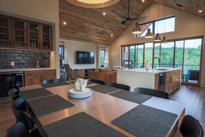 Dining - Luxury at Davis Riverwalk (Davis)