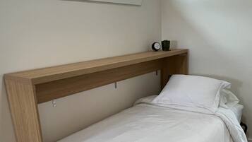 1 habitación, tabla de planchar con plancha, wifi gratis y ropa de cama