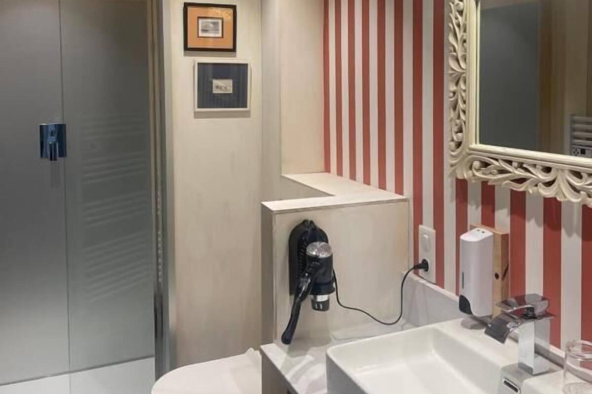 Habitación doble, balcón, vista al jardín | Baño