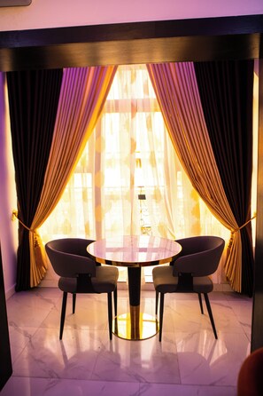 Family Apartment | Dining - VINCHEE SUITES (Lagos)