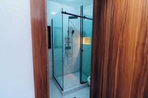 Bathroom - VINCHEE SUITES (Lagos)