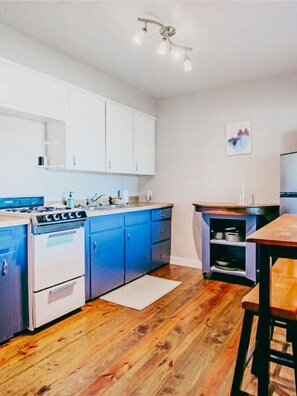 Suite, 1 Queen-Bett, Kochnische | Eigene Küche