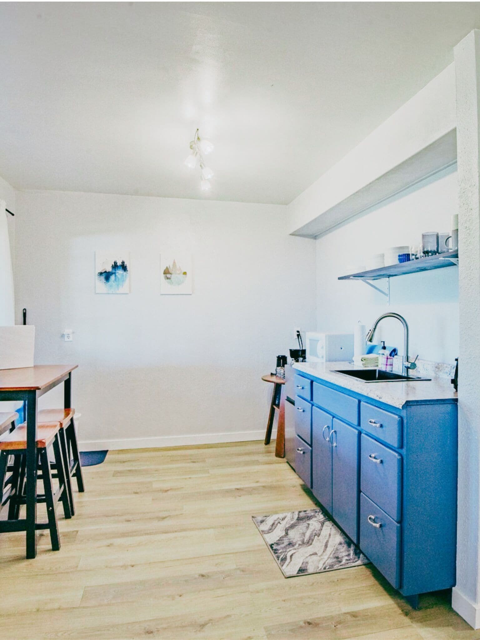 Suite, 1 Queen Bed with Sofa bed, Kitchenette | Private kitchen | Mini-fridge, microwave, cookware/dishes/utensils