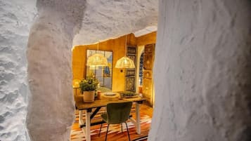 Suite Deluxe, vistas a la montaña | Restauración