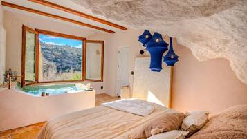 Deluxe Suite, Mountain View | Free WiFi