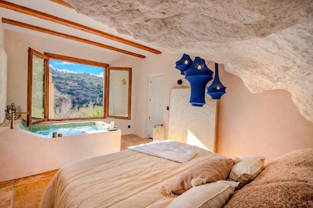 Deluxe Suite, Mountain View | Free WiFi. XUQ Hotels Al-Axara