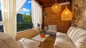 Deluxe Suite, Mountain View | Interior