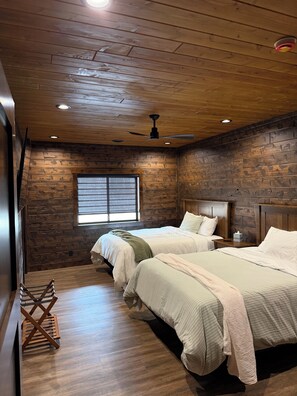 3 bedrooms, free WiFi, bed sheets, wheelchair access