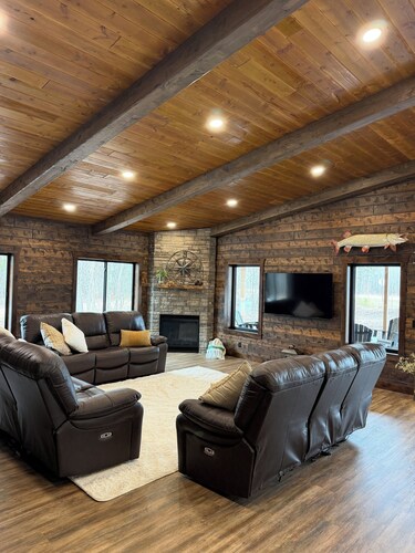 Lake of the Woods Cabin Getaway - Angle 10