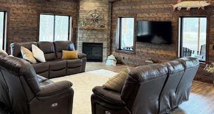 Lake of the Woods Cabin Getaway - Angle 10
