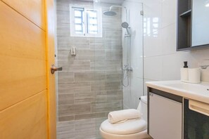 Soap, toilet paper - Bohío by Suarez Properties | Modern & Family Space (Santo Domingo Este)