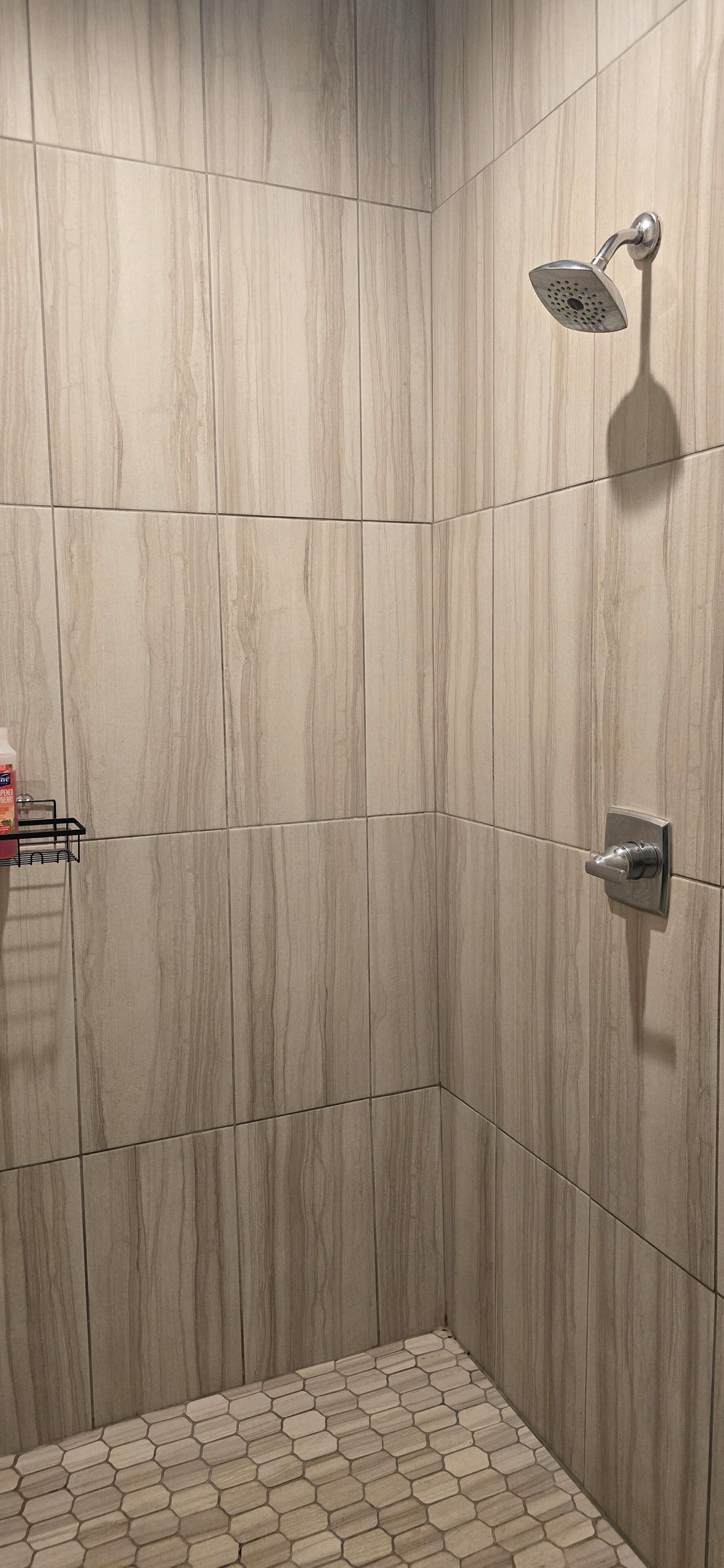 Secador de pelo, toallas, jabón y papel higiénico