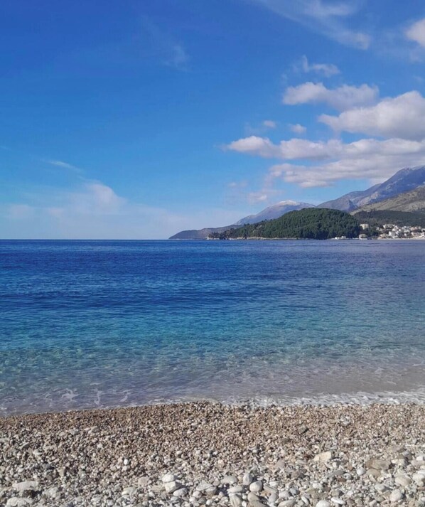 On the beach - Apartments 4
Charming 2-bedroom apartment with AC in soothing Himare (Himare)