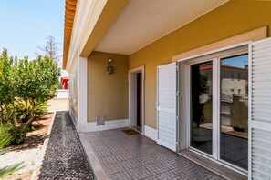 Exterior detail - Villa 'Casa Da Arrabida' with Mountain View, Wi-Fi and Air Conditioning (São Simão)