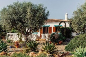 Exterior - Casa Baixa - Serene ecological country house with swimming pool (Moncarapacho)