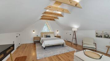 5 bedrooms, iron/ironing board, free WiFi, bed sheets