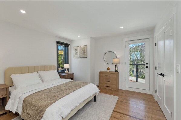5 bedrooms, iron/ironing board, free WiFi, bed sheets