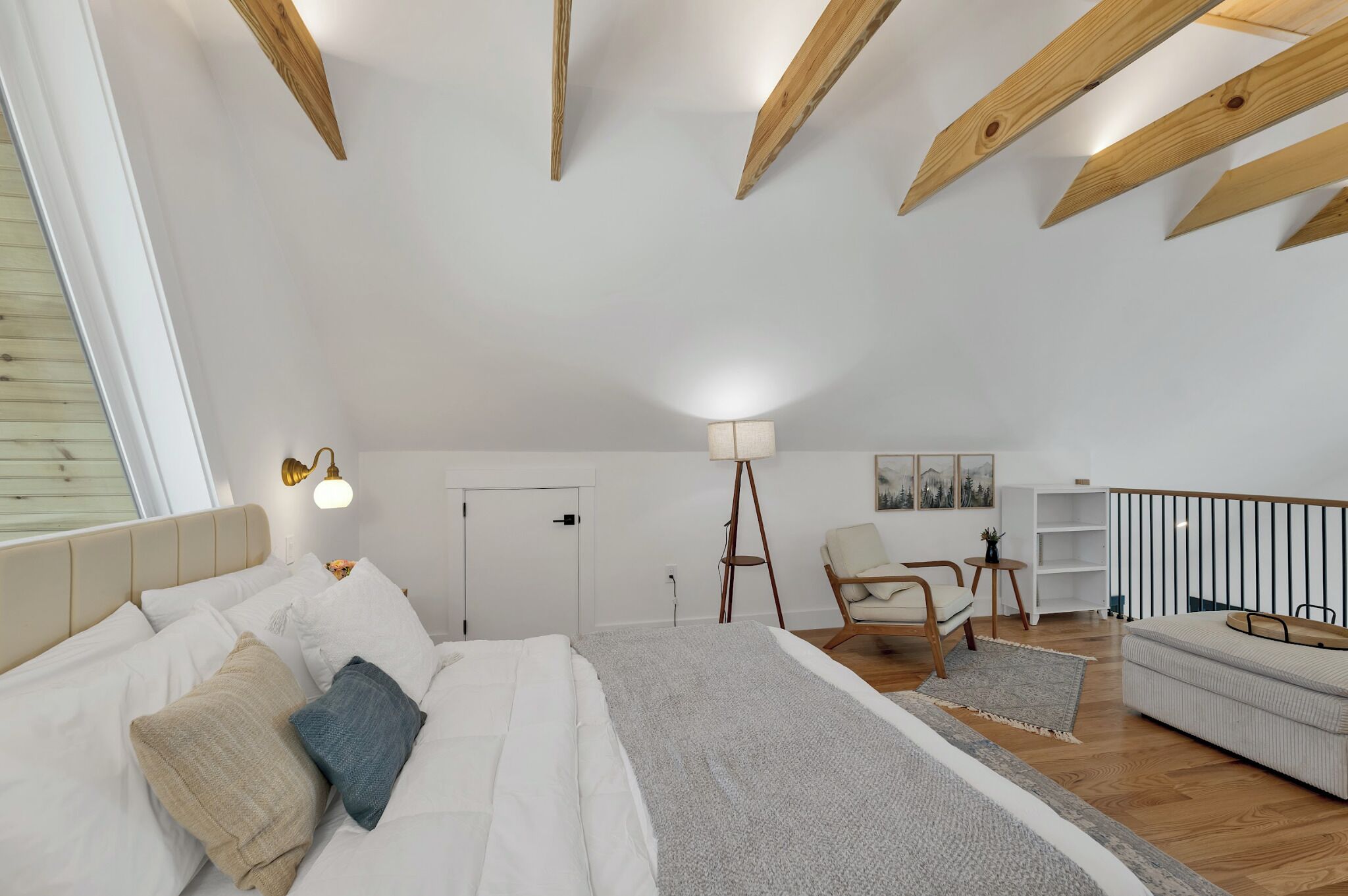 5 bedrooms, iron/ironing board, free WiFi, bed sheets