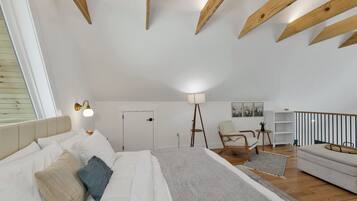 5 bedrooms, iron/ironing board, free WiFi, bed sheets