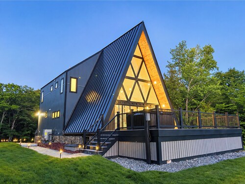Stunning A-Frame w/ Hot Tub · Mtn View · Fire Pit · BBQ Grill