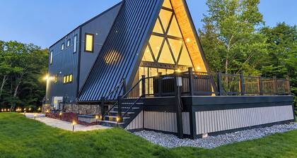 Stunning A-Frame w/ Hot Tub · Mtn View · Fire Pit · BBQ Grill