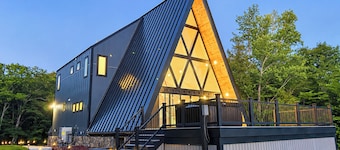 Stunning A-Frame w/ Hot Tub · Mtn View · Fire Pit · BBQ Grill