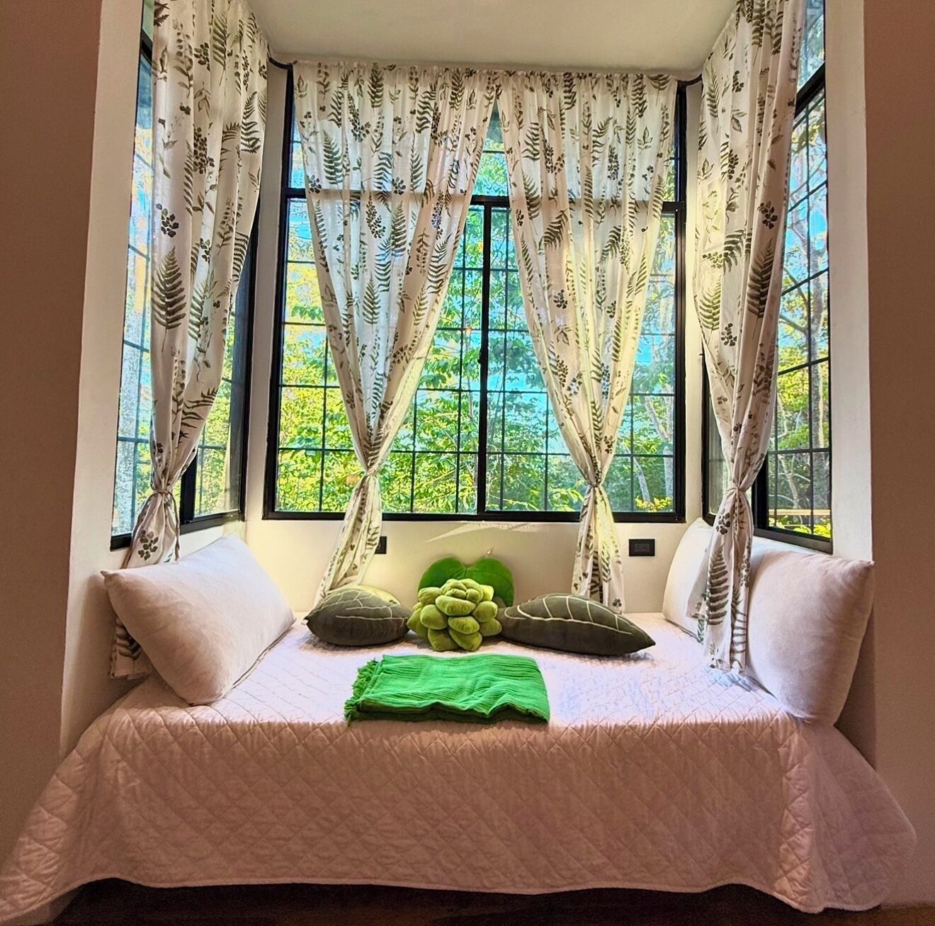 One of a kind signature villa, botanic paradise | Literie de qualité supérieure, décoration personnalisée