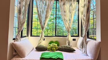 One of a kind signature villa, botanic paradise | Literie de qualité supérieure, décoration personnalisée