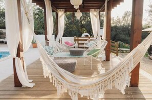 Outdoor dining - Oasis in tropical gardens with swimming pool (Moncarapacho)