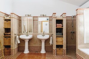 Hair dryer, bidet, towels, soap - Oasis in tropical gardens with swimming pool (Moncarapacho)