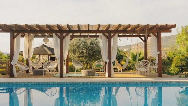 A pool area with a pergola, white wicker chairs, and a view of the landscape. - Oasis in tropical gardens with swimming pool (Moncarapacho)
