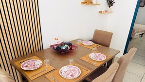 A dining table set with floral plates, a central decorative bowl, and a mirror reflecting the room. - Neuilly House Chic & Cosy | Ideally Located (Neuilly-Saint-Front)
