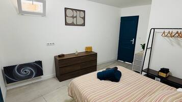 1 chambre, fer et planche Ă repasser, Wi-Fi, draps fournis