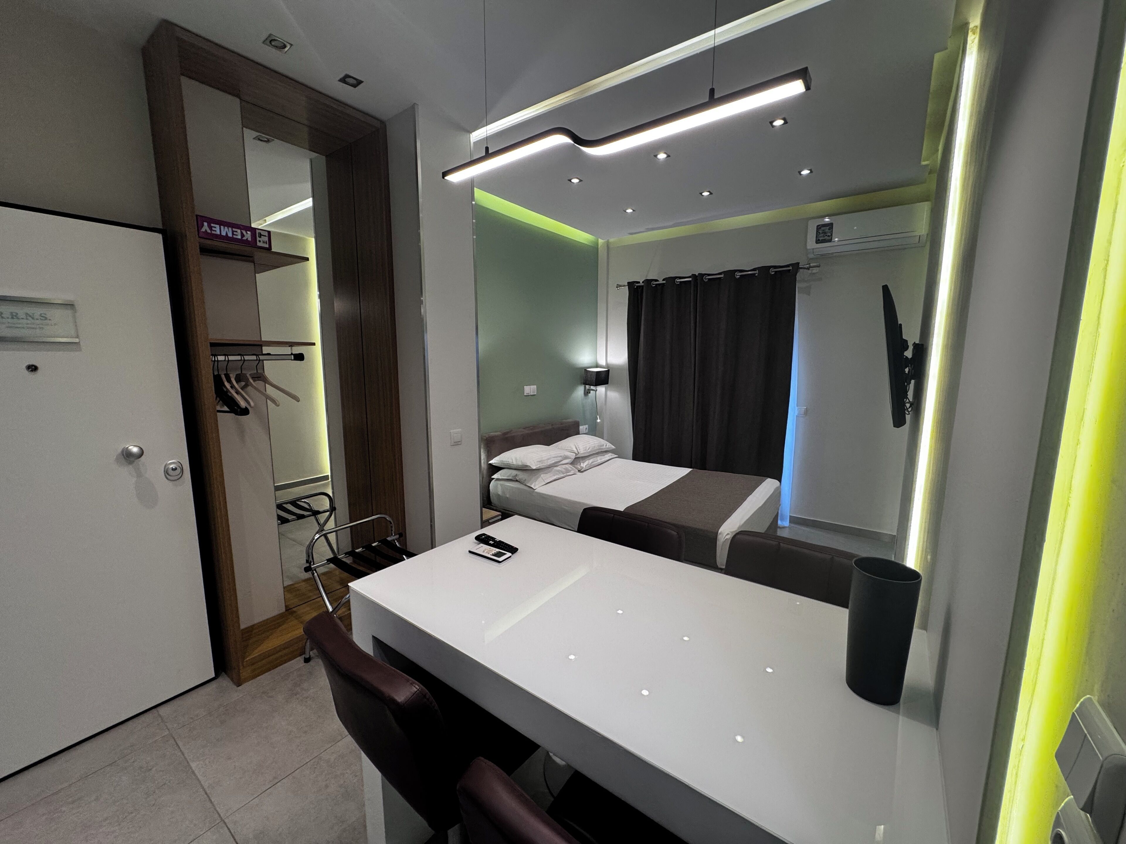 2 bedrooms, iron/ironing board, Internet, bed sheets