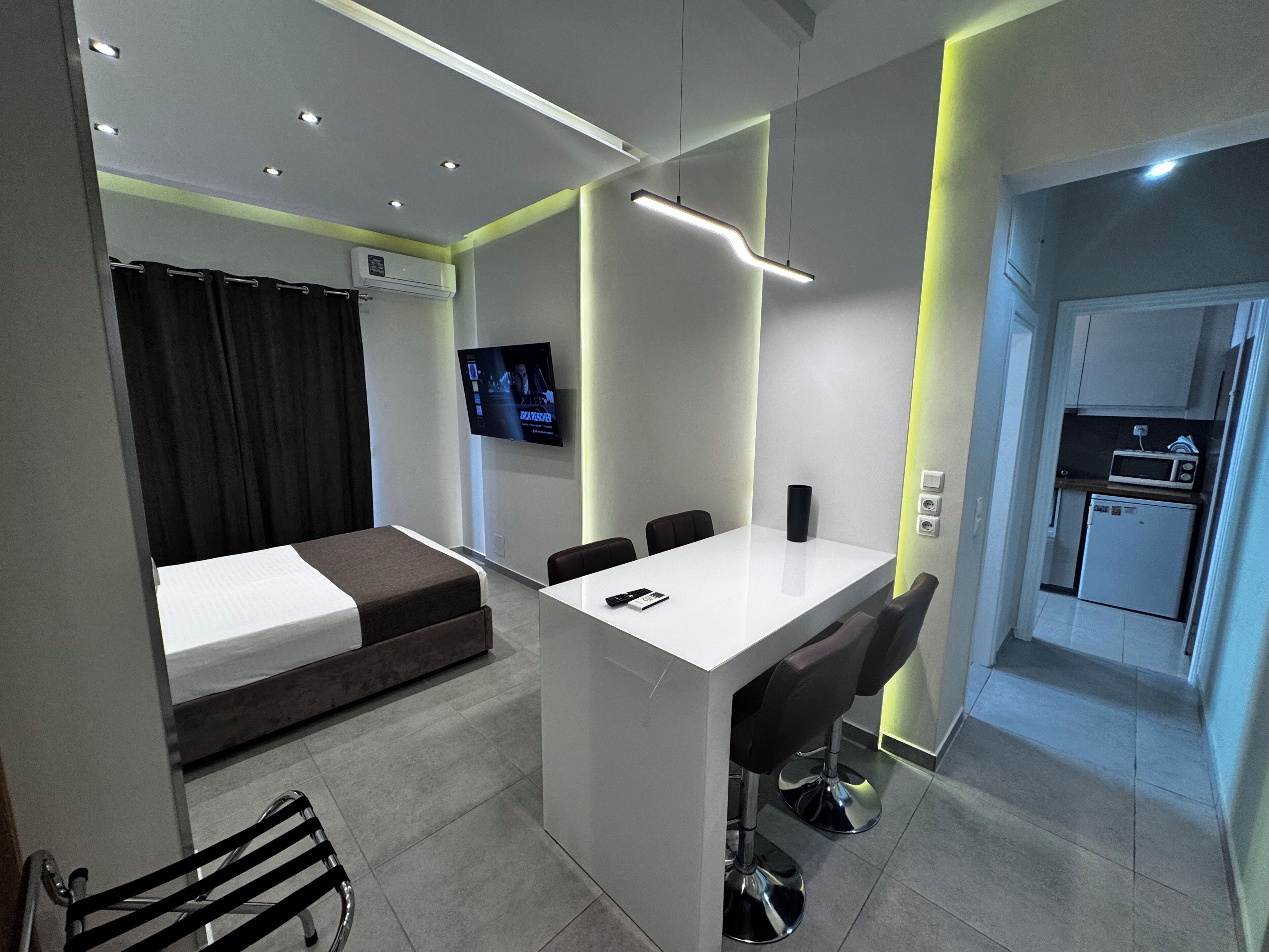 2 bedrooms, iron/ironing board, internet, bed sheets