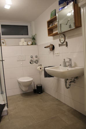 Shower, hair dryer, towels, soap - Vacation apartment with its own sauna (Hofsgrund)