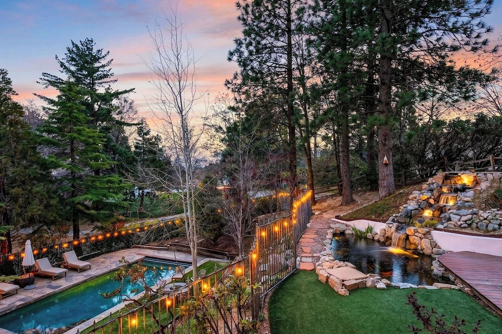 Pines & Stone by Avantstay Heated Pool + Hot Tub + Fire Pit + Fish Pond Mins to Lake + Village - Cajon Junction, CA