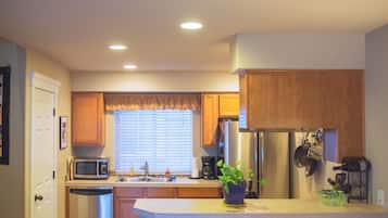 Micro-ondes, four, plaque de cuisson, lave-vaisselle