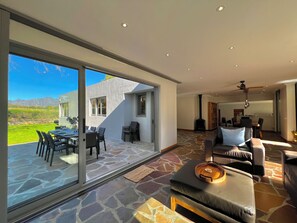 Outdoor dining - New Listing! Breathtaking views of Jonkershoek valley mountains. Private Pool. (Stellenbosch)