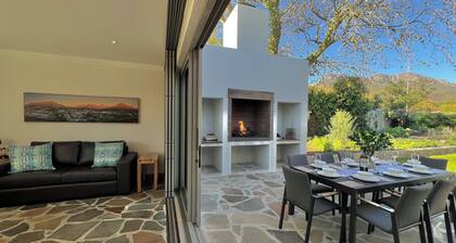 New Listing! Breathtaking views of Jonkershoek valley mountains. Private Pool.