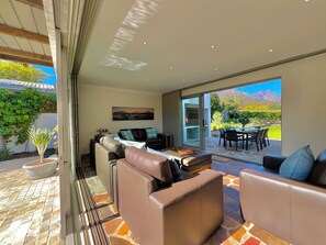 Outdoor dining - New Listing! Breathtaking views of Jonkershoek valley mountains. Private Pool. (Stellenbosch)