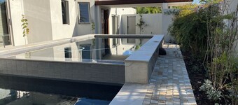 New Listing! Breathtaking views of Jonkershoek valley mountains. Private Pool.