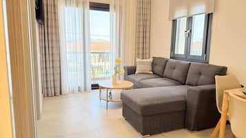 Luxury-Apartment, Balkon, Meerblick | Wohnbereich