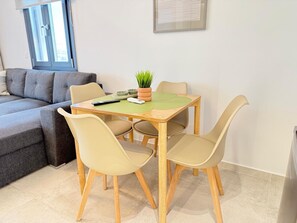 Departamento de lujo, balcón, vista al mar | Restaurantes